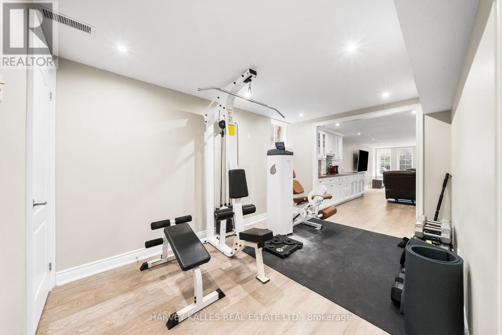 86 ROCKLAND CRESCENT