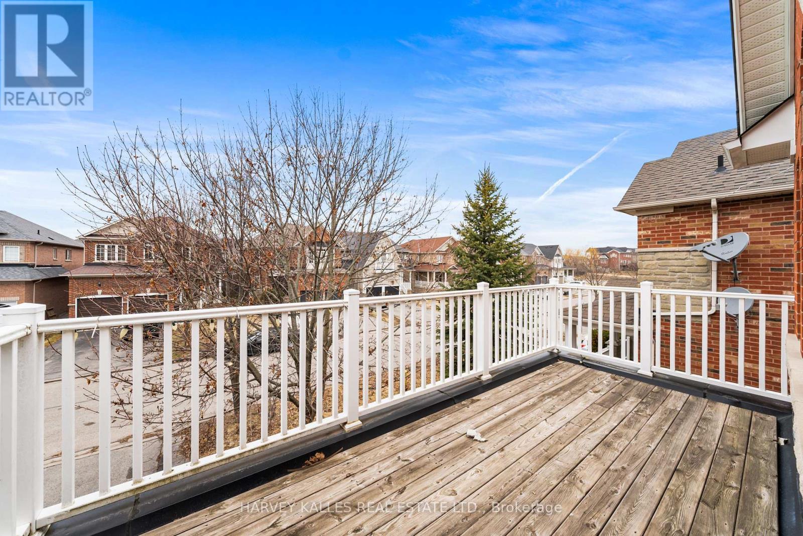 86 ROCKLAND CRESCENT