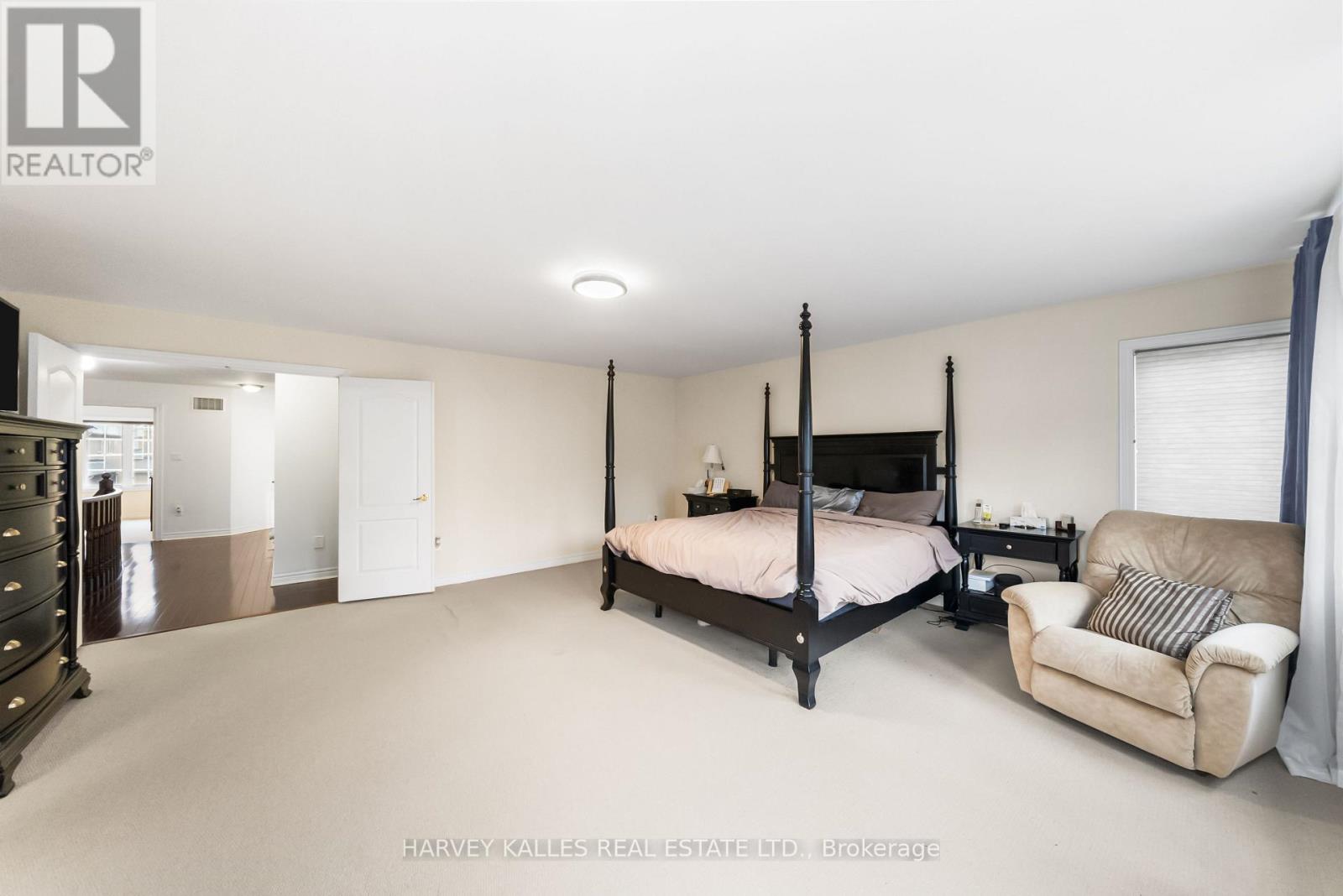 86 ROCKLAND CRESCENT