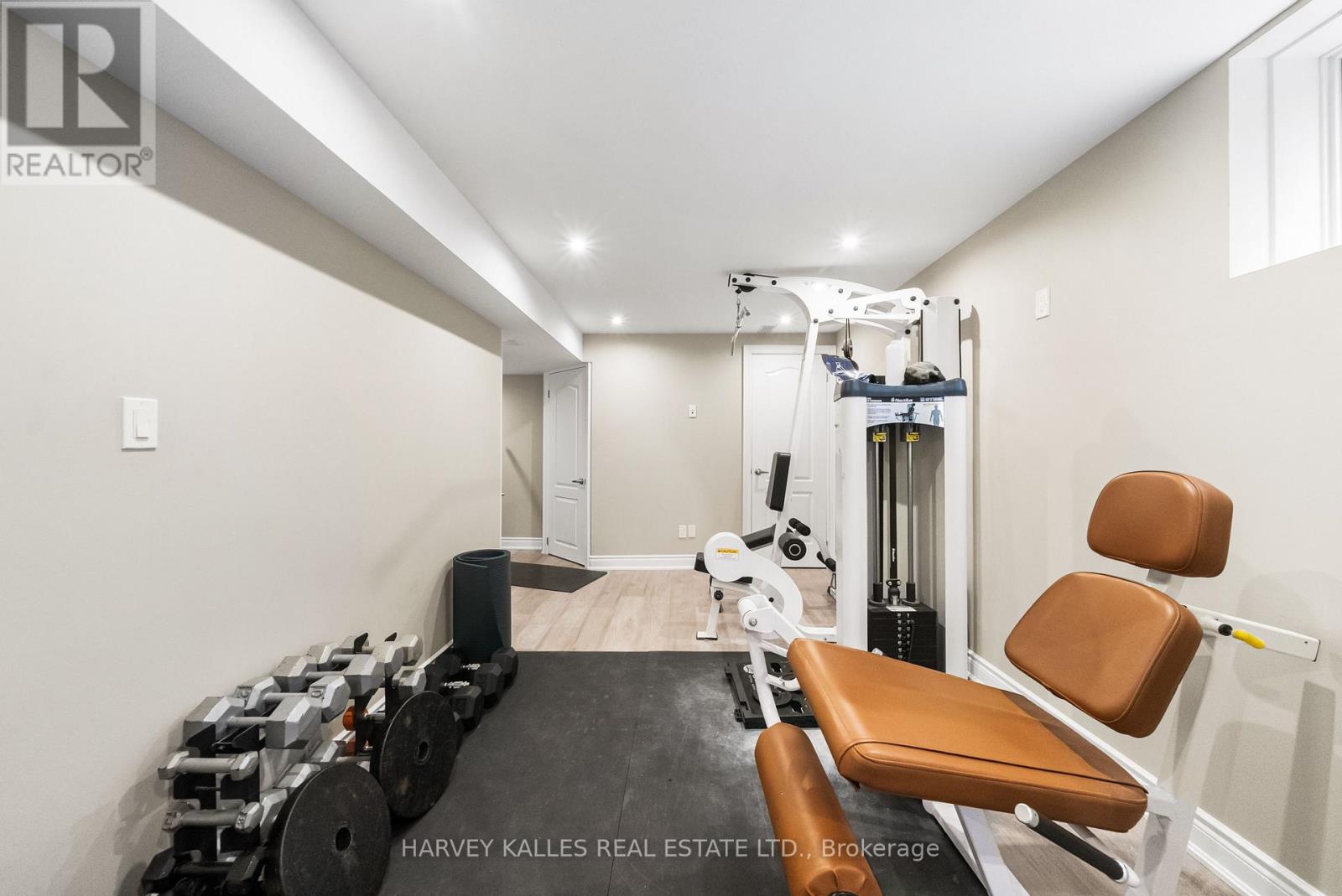 86 ROCKLAND CRESCENT