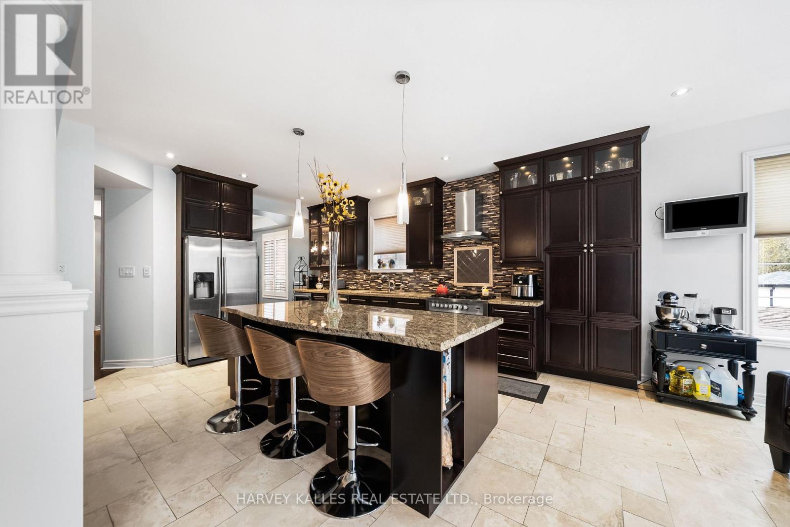 86 ROCKLAND CRESCENT