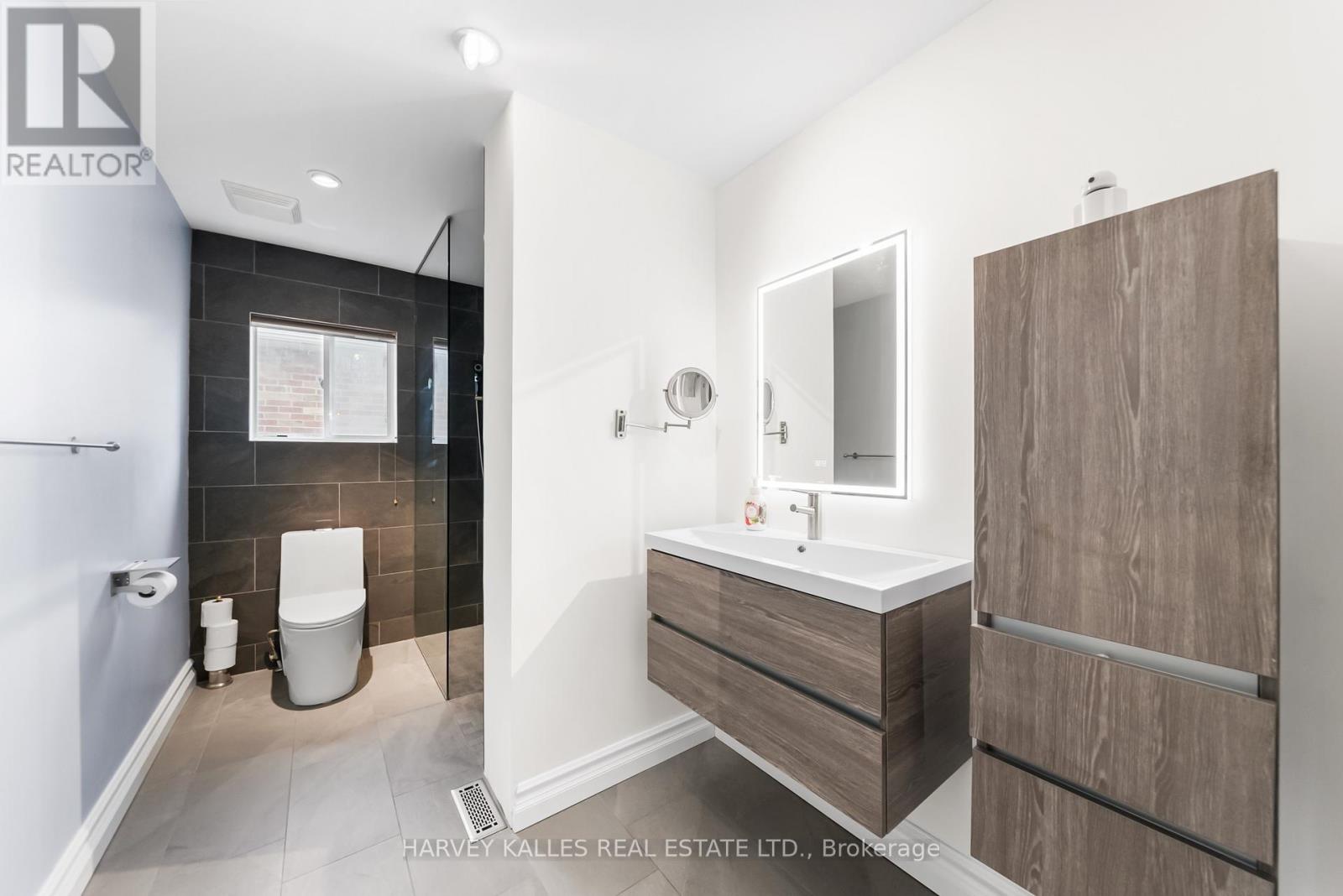 86 ROCKLAND CRESCENT