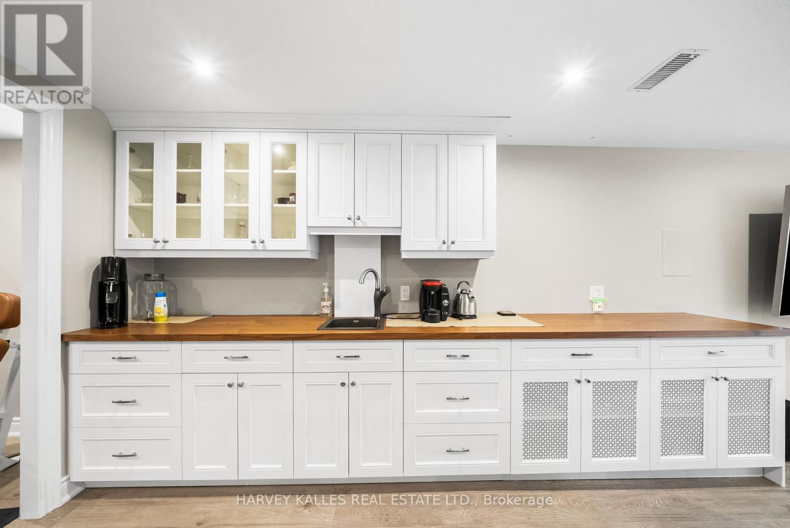 86 ROCKLAND CRESCENT