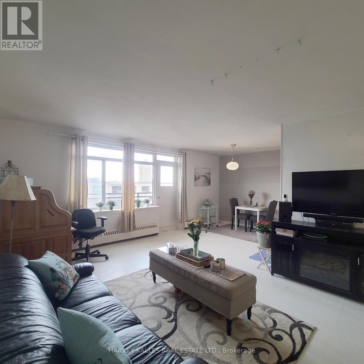 703 - 825 KENNEDY ROAD