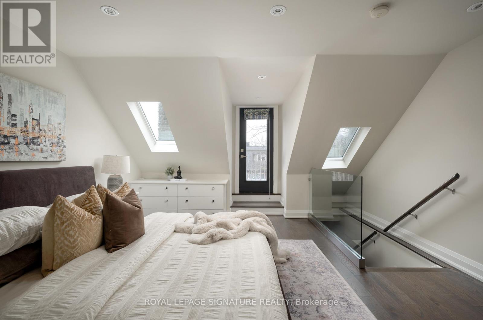 77 DEARBOURNE AVENUE