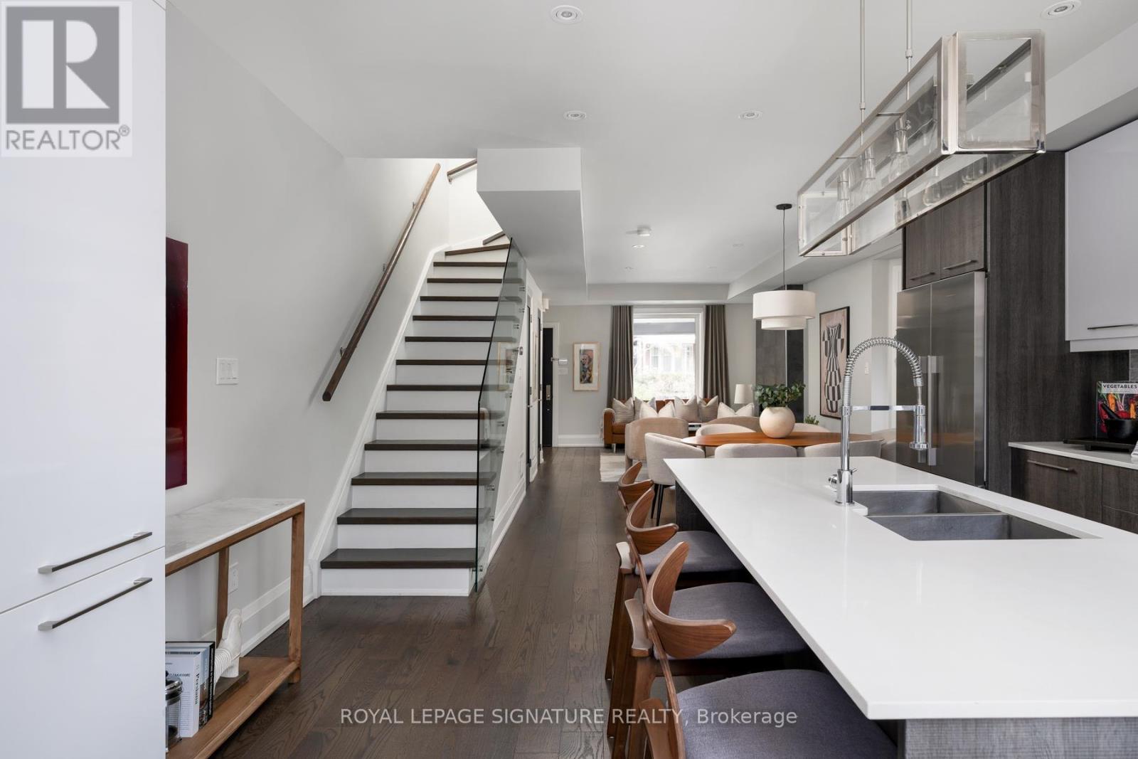 77 DEARBOURNE AVENUE