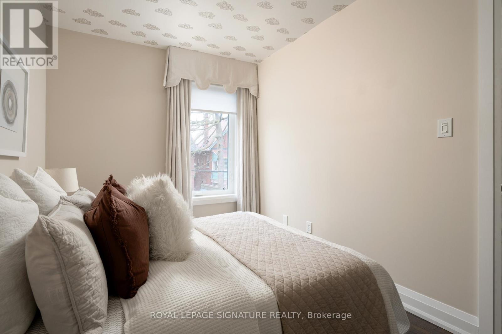 77 DEARBOURNE AVENUE