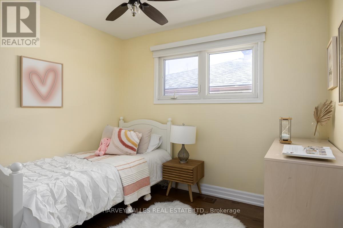 35 MANORGLEN CRESCENT