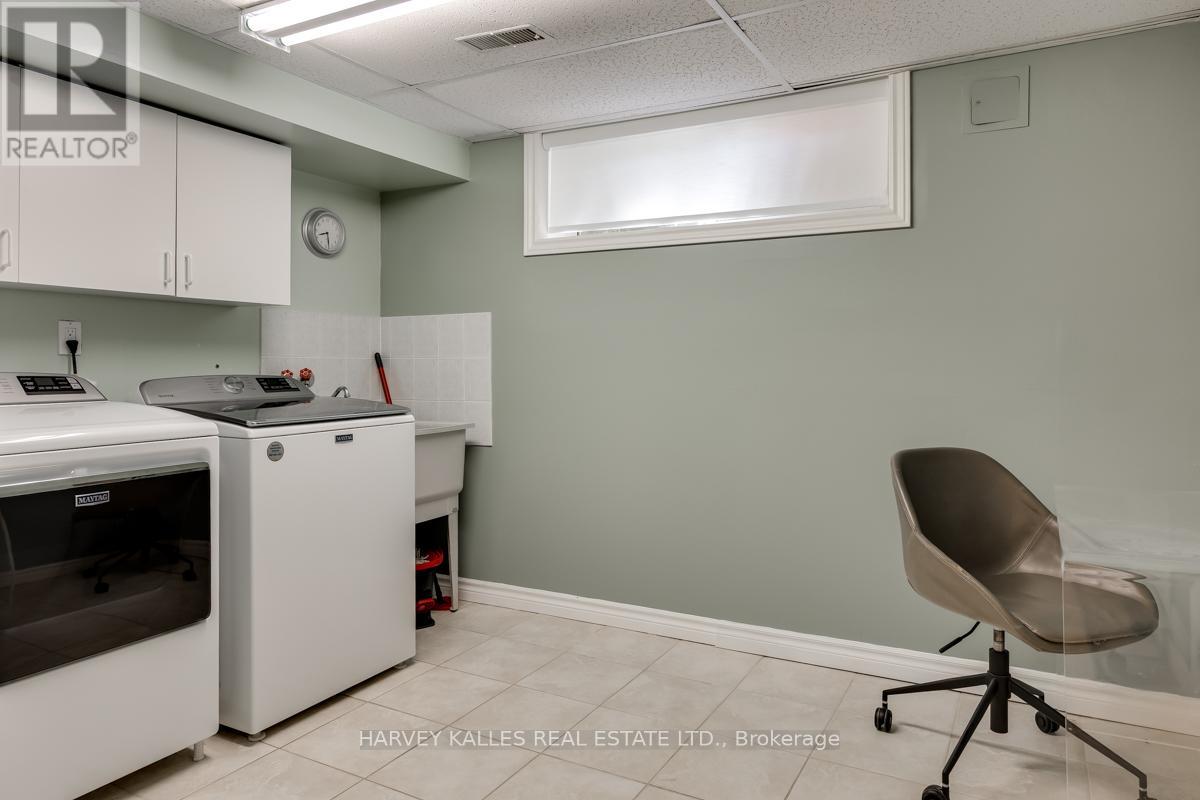 35 MANORGLEN CRESCENT