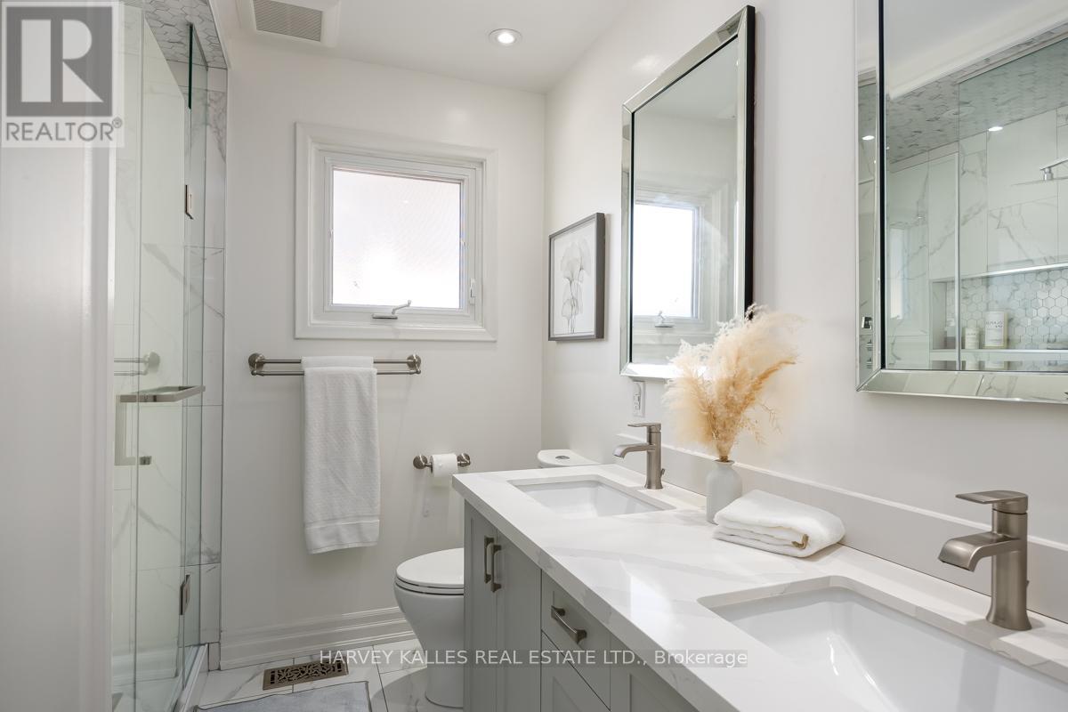 35 MANORGLEN CRESCENT