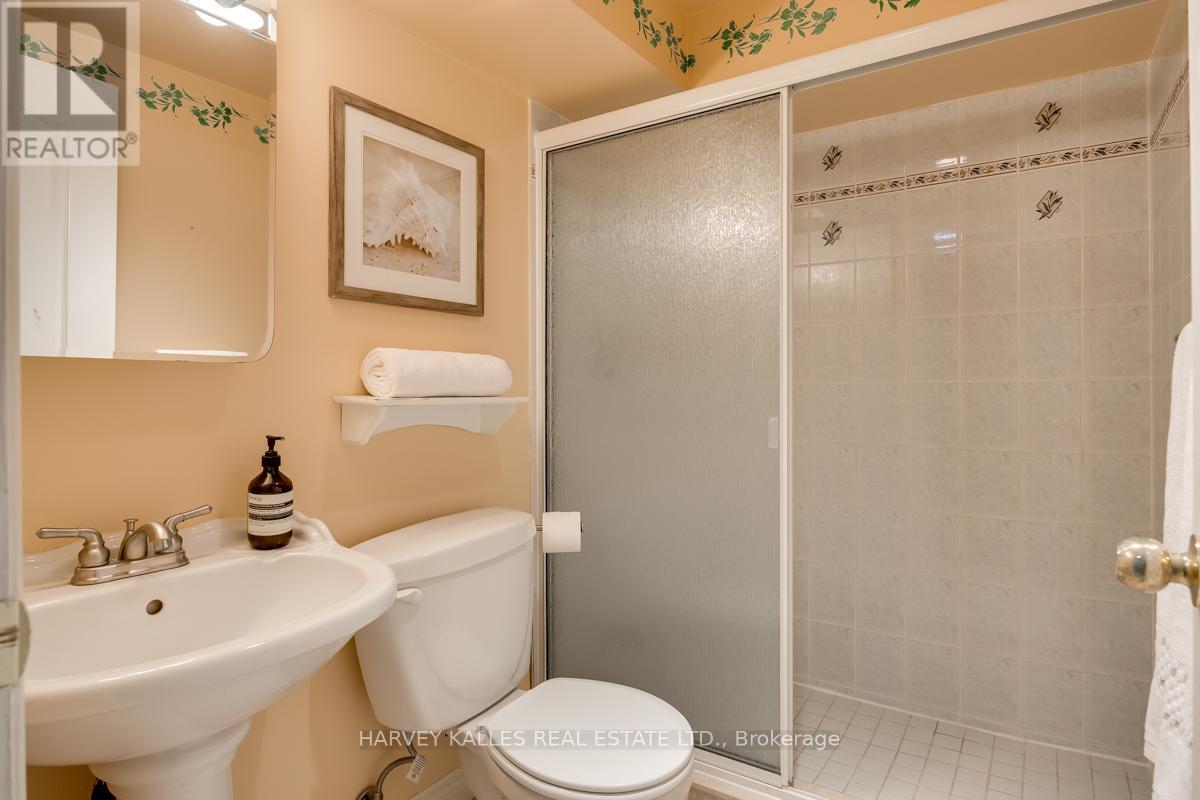 35 MANORGLEN CRESCENT