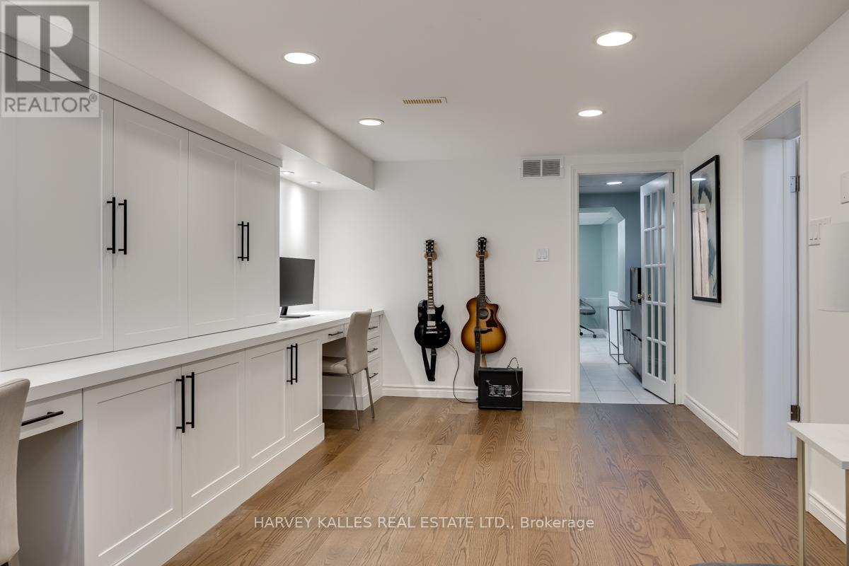 35 MANORGLEN CRESCENT