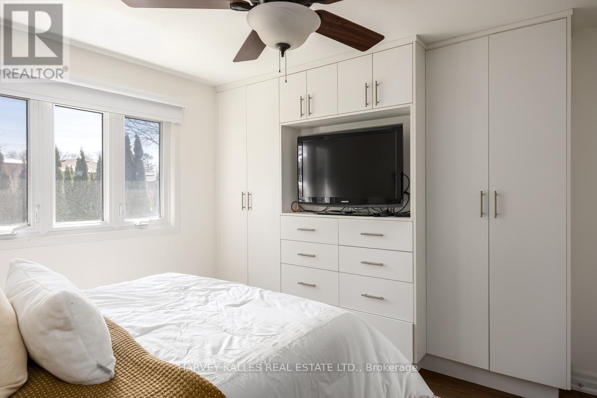 35 MANORGLEN CRESCENT