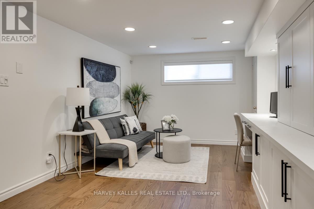 35 MANORGLEN CRESCENT