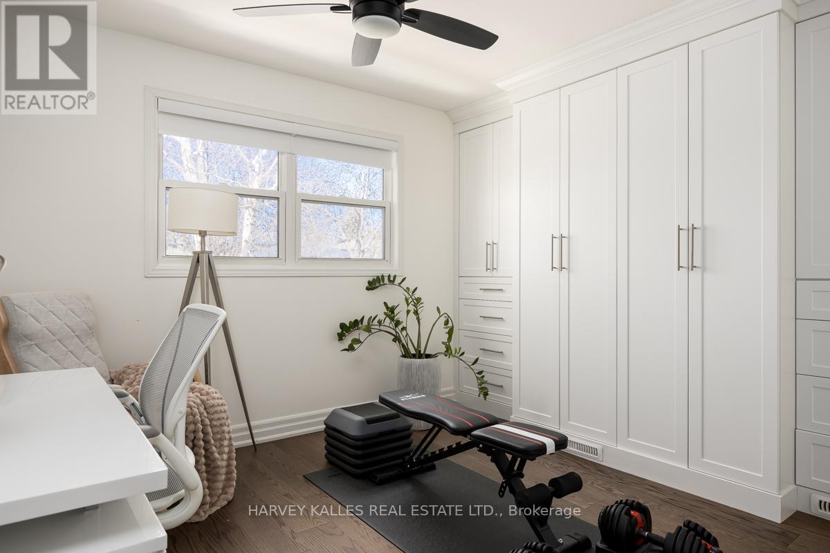 35 MANORGLEN CRESCENT