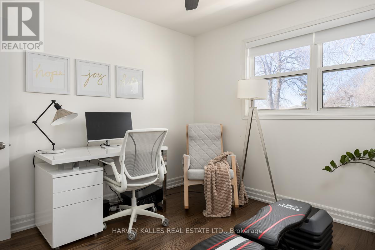 35 MANORGLEN CRESCENT