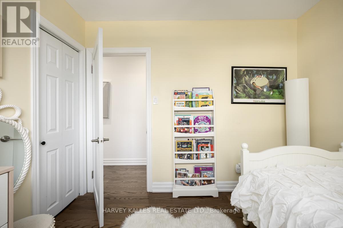 35 MANORGLEN CRESCENT