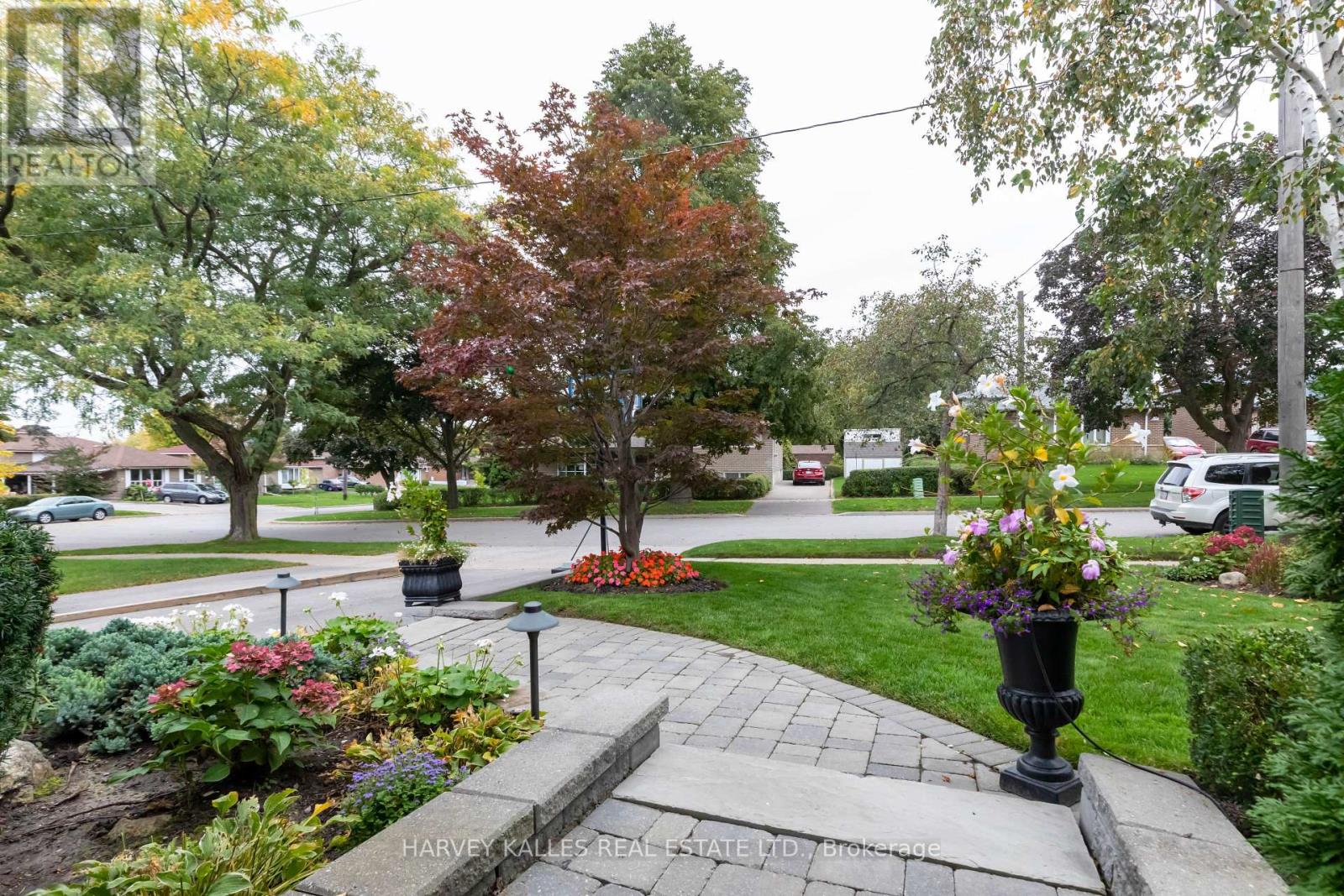 35 MANORGLEN CRESCENT