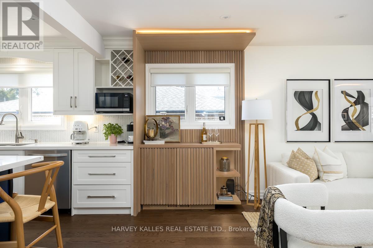 35 MANORGLEN CRESCENT