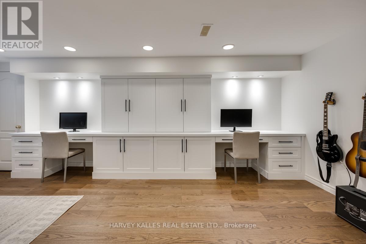 35 MANORGLEN CRESCENT