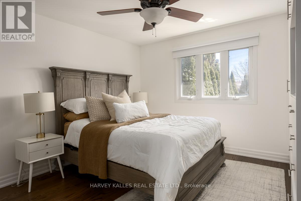 35 MANORGLEN CRESCENT