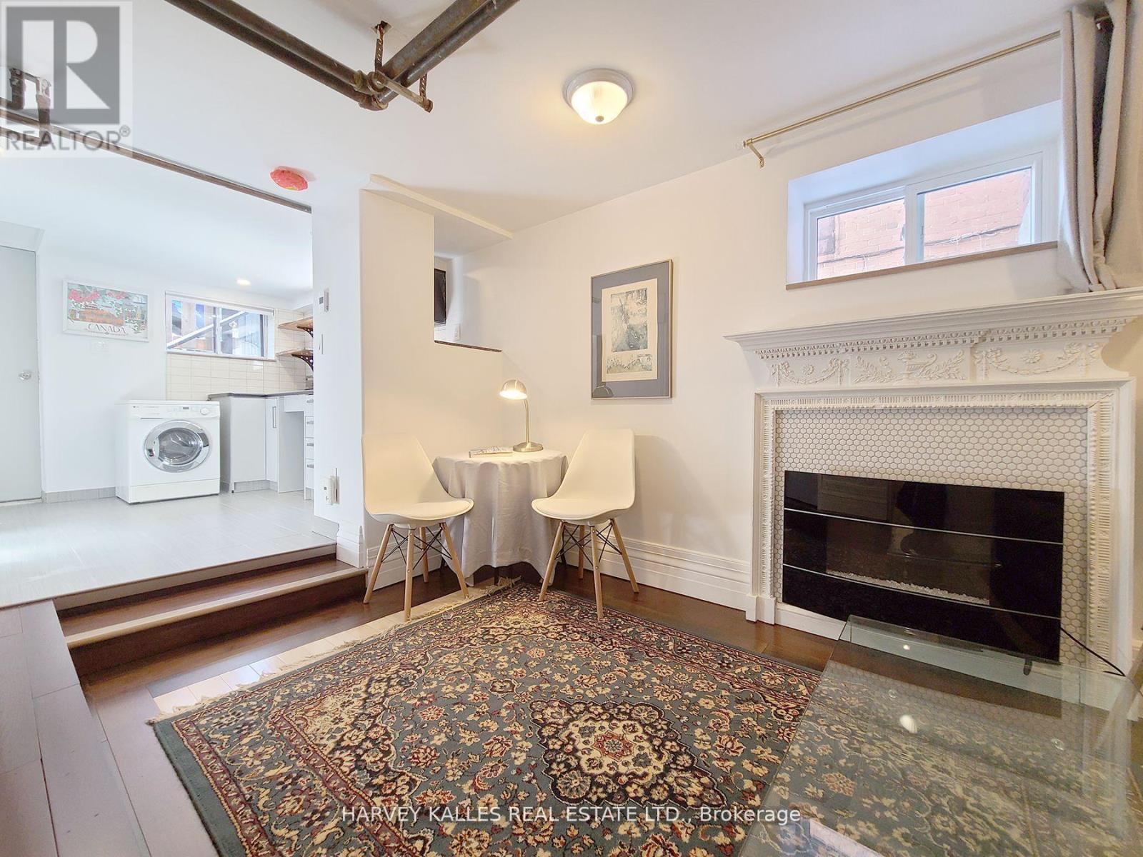 5 - 27 HIAWATHA ROAD