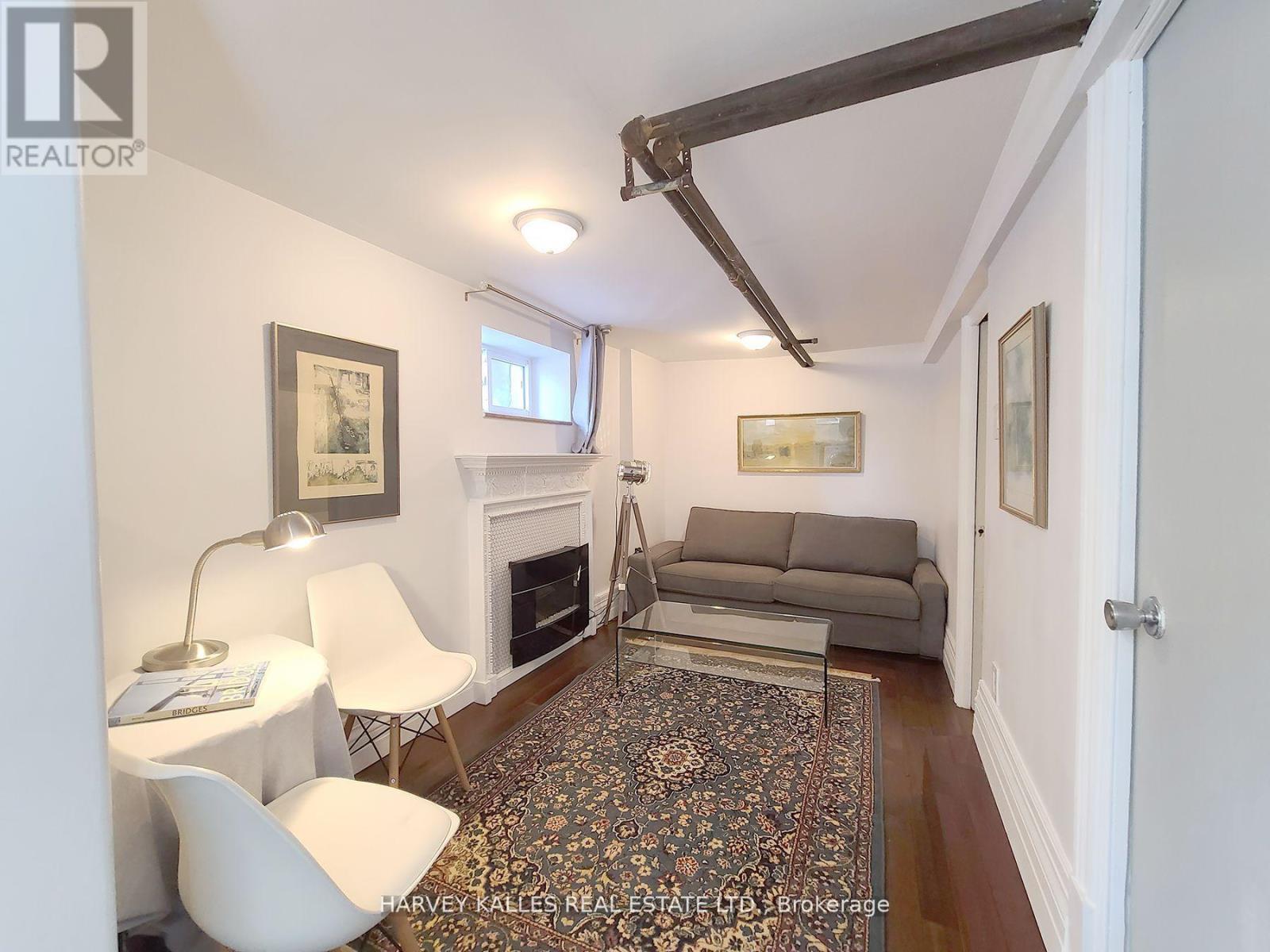 5 - 27 HIAWATHA ROAD