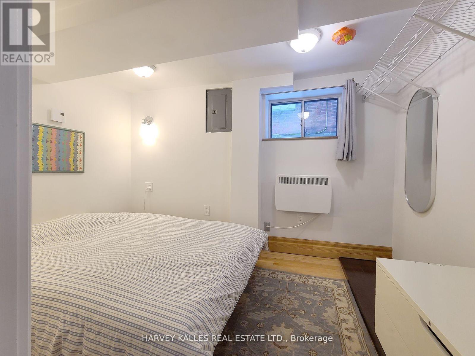 5 - 27 HIAWATHA ROAD