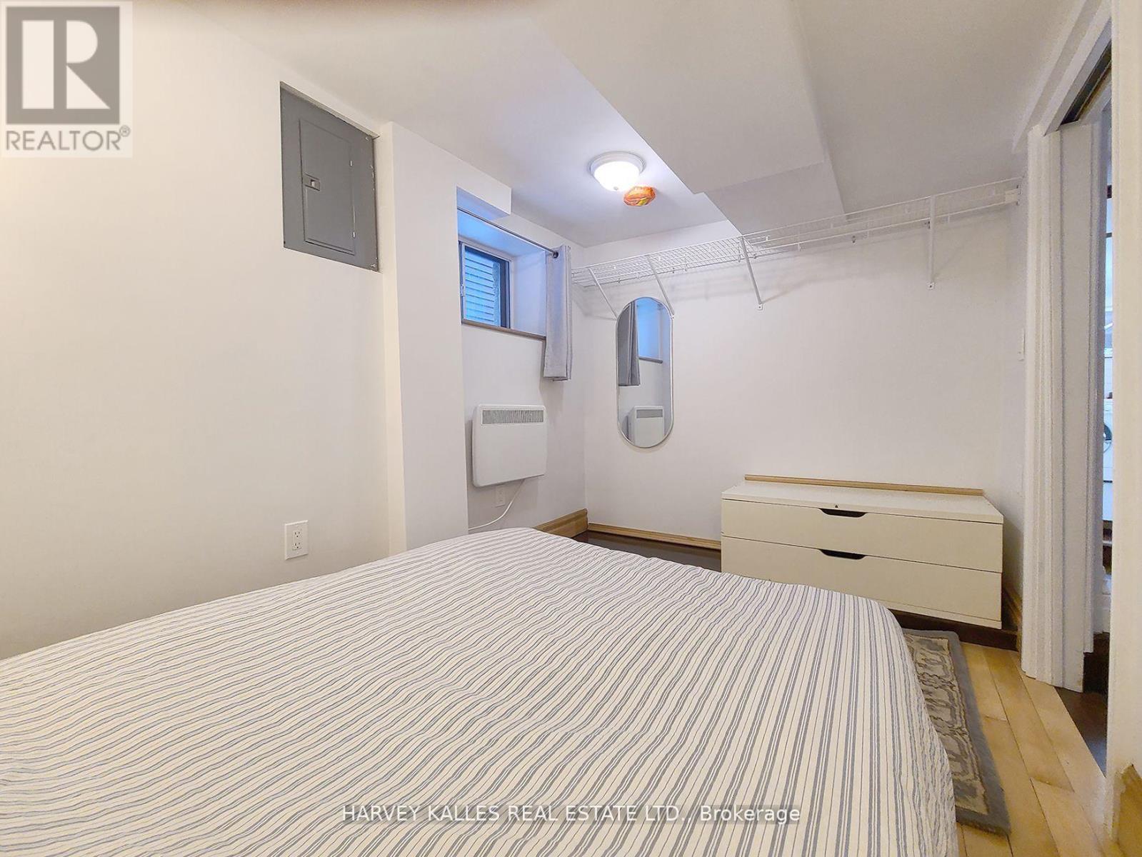 5 - 27 HIAWATHA ROAD