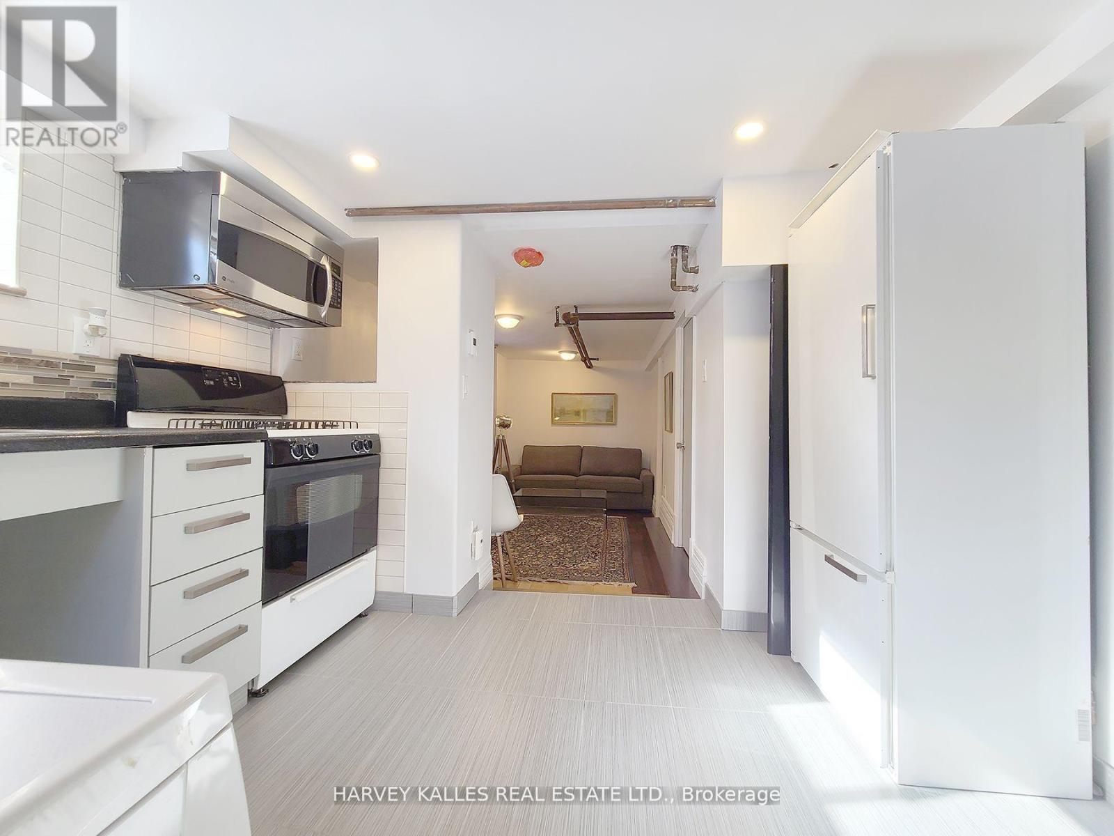 5 - 27 HIAWATHA ROAD