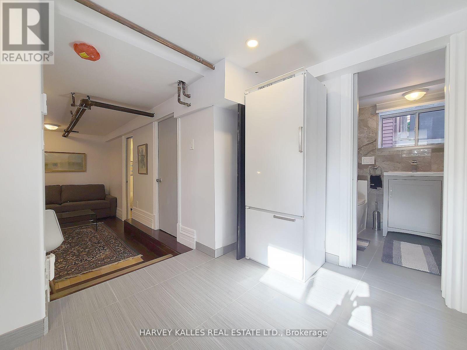 5 - 27 HIAWATHA ROAD