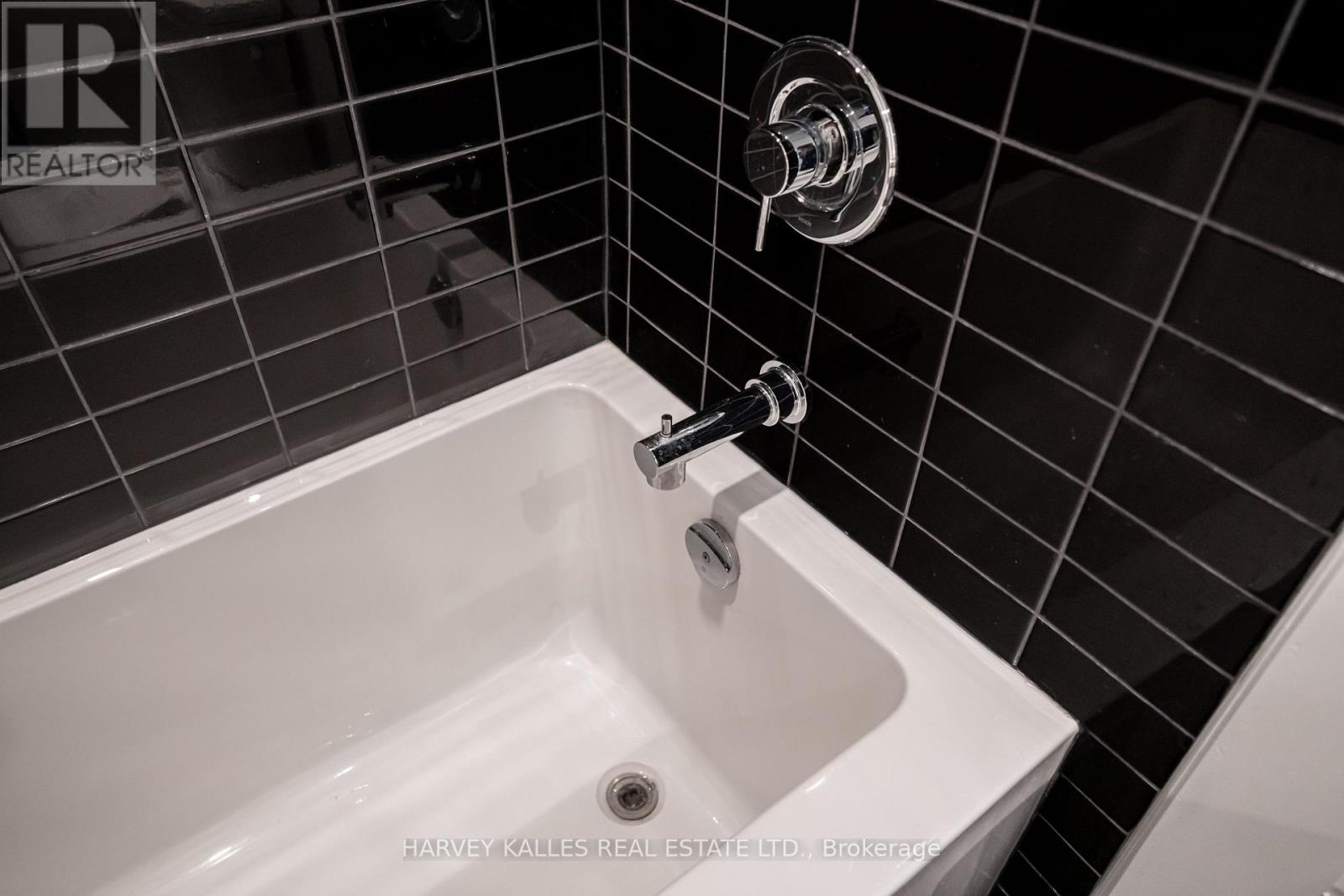 541 - 150 LOGAN AVENUE