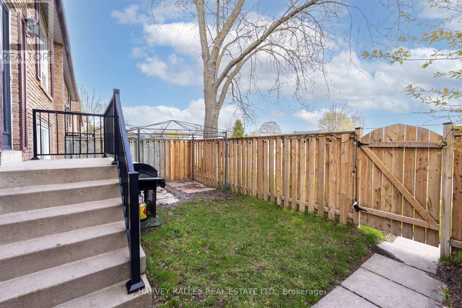 82 - 321 BLACKTHORN STREET