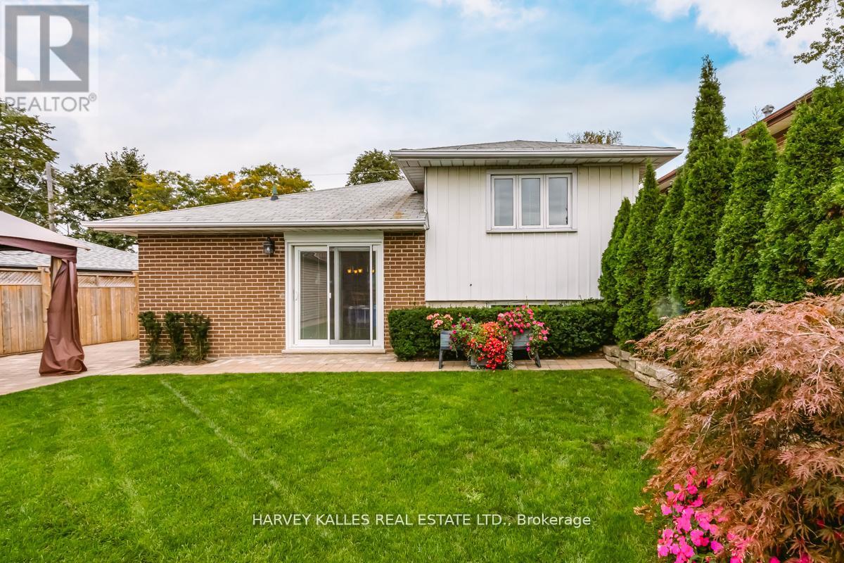 35 MANORGLEN CRESCENT