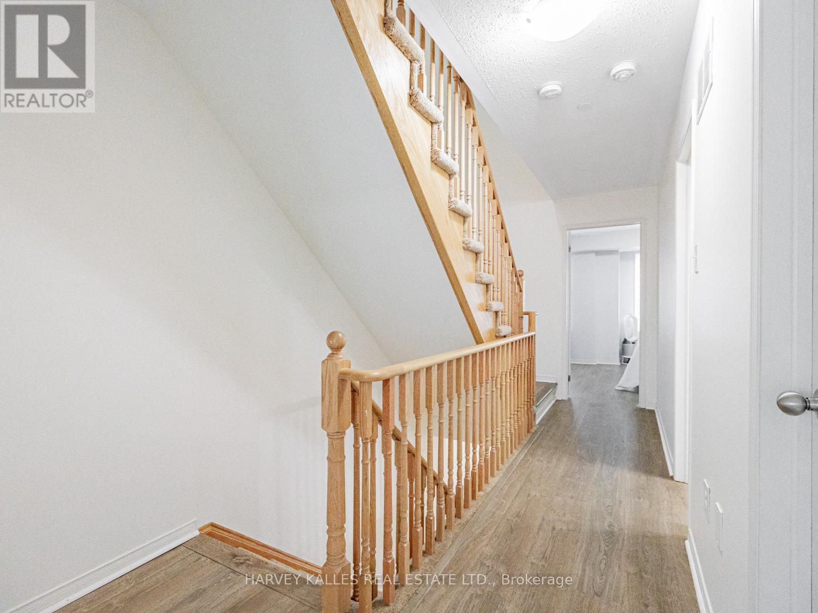 38 GLENSTAL PATH
