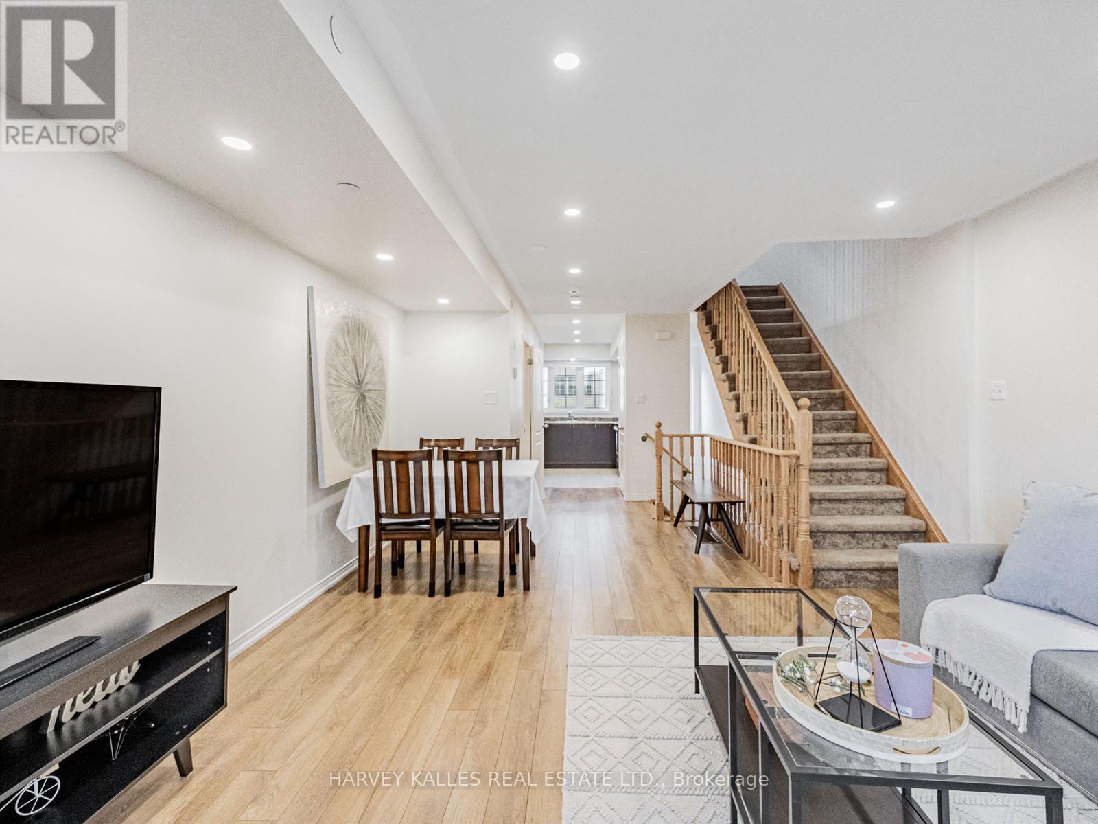 38 GLENSTAL PATH