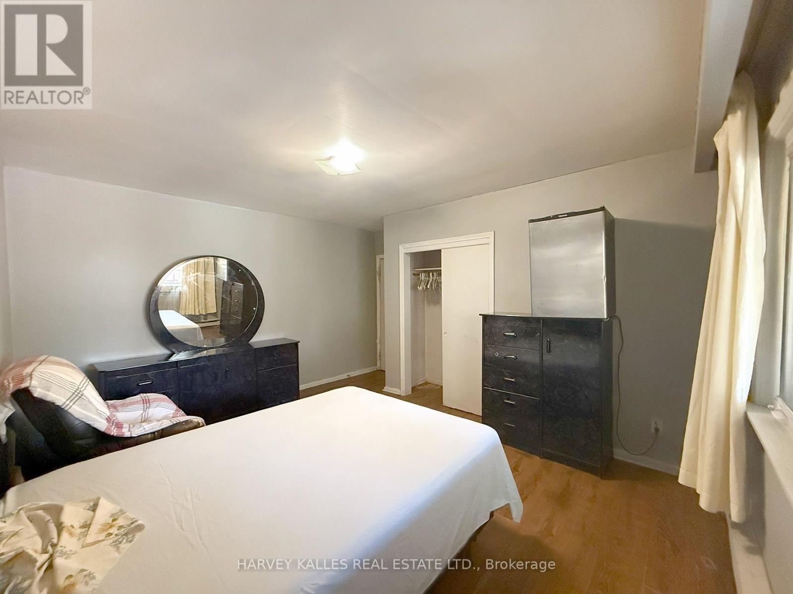 ROOM # 3 - 8 MEDFORD AVENUE