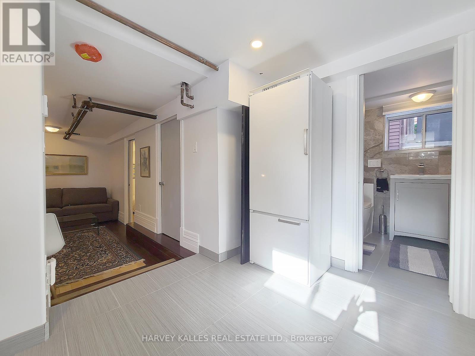5 - 27 HIAWATHA ROAD