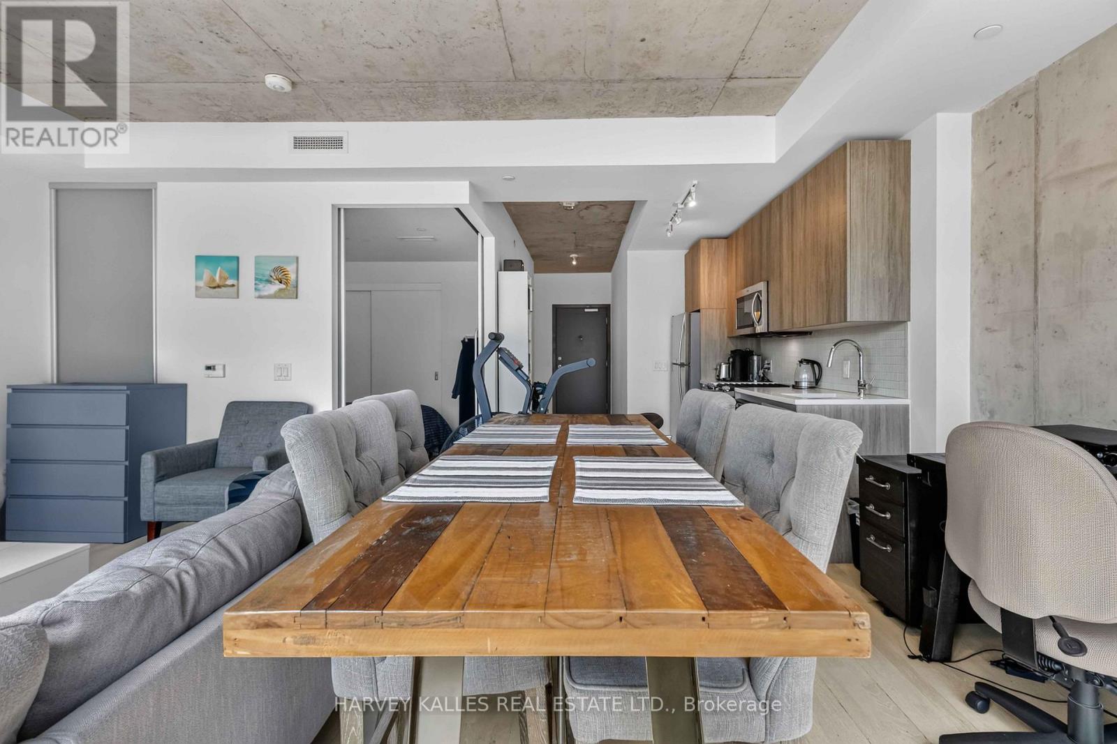 325 - 246 LOGAN AVENUE