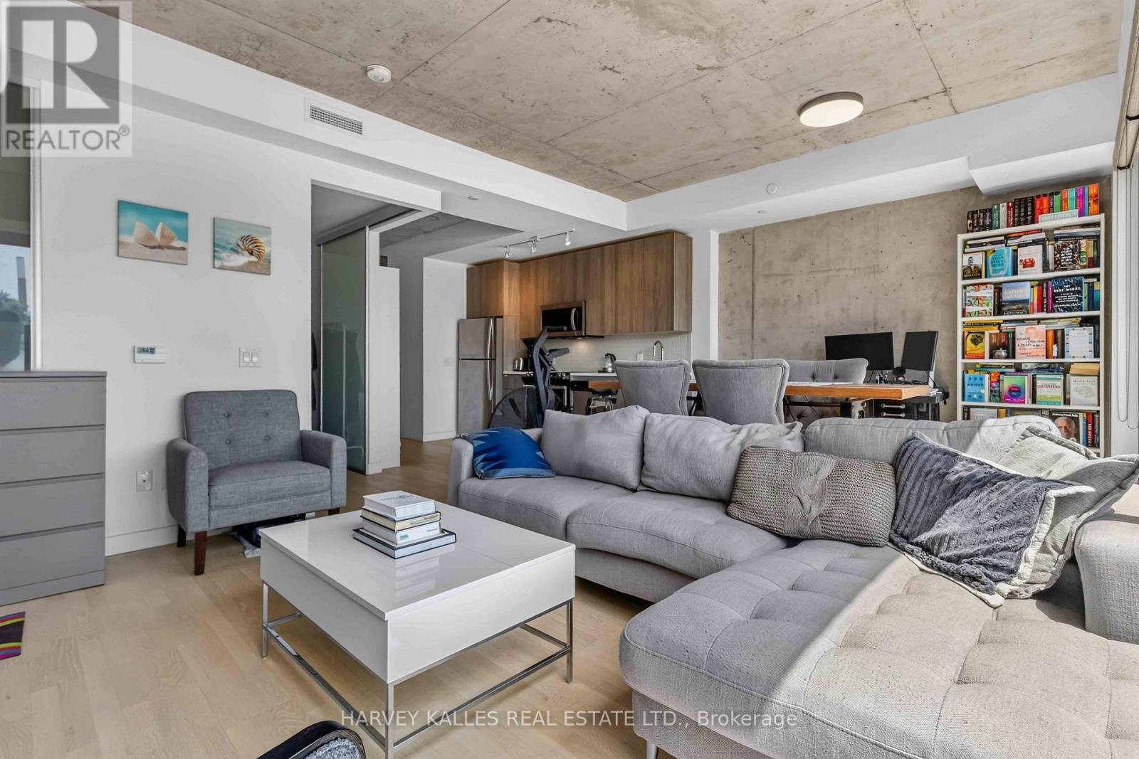 325 - 246 LOGAN AVENUE