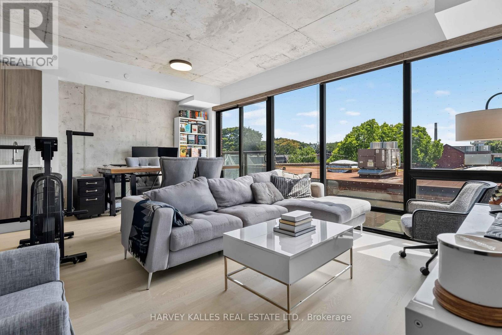 325 - 246 LOGAN AVENUE