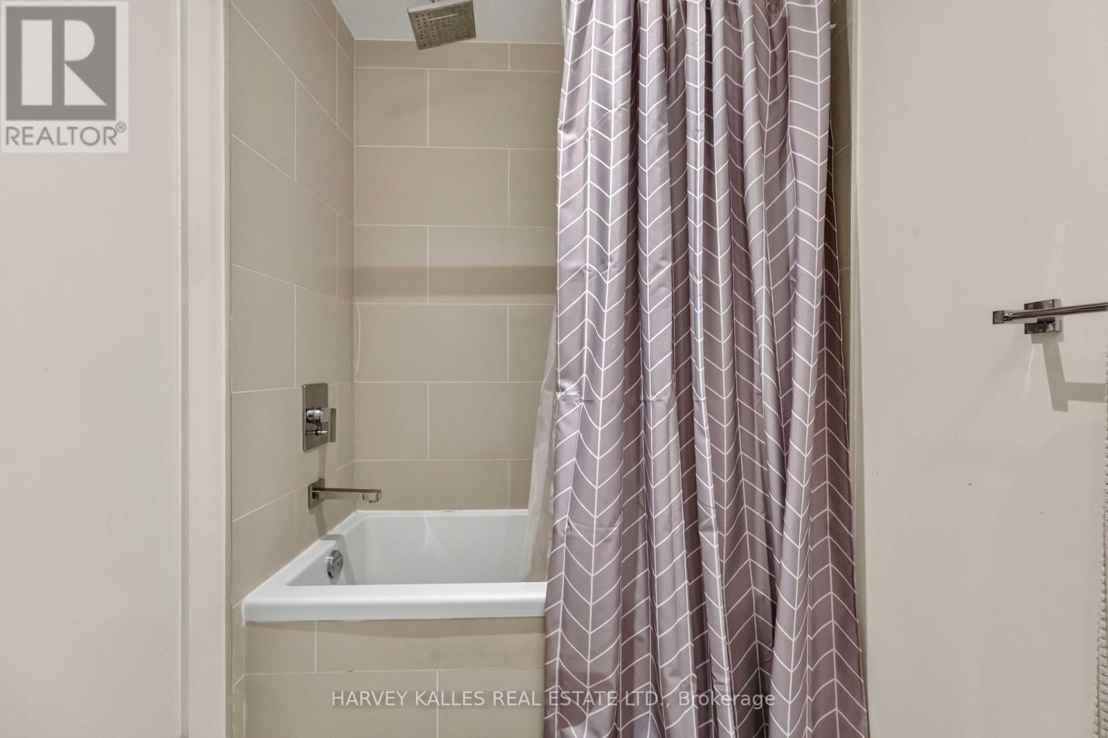 325 - 246 LOGAN AVENUE
