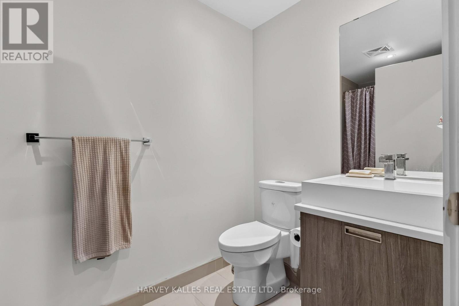 325 - 246 LOGAN AVENUE
