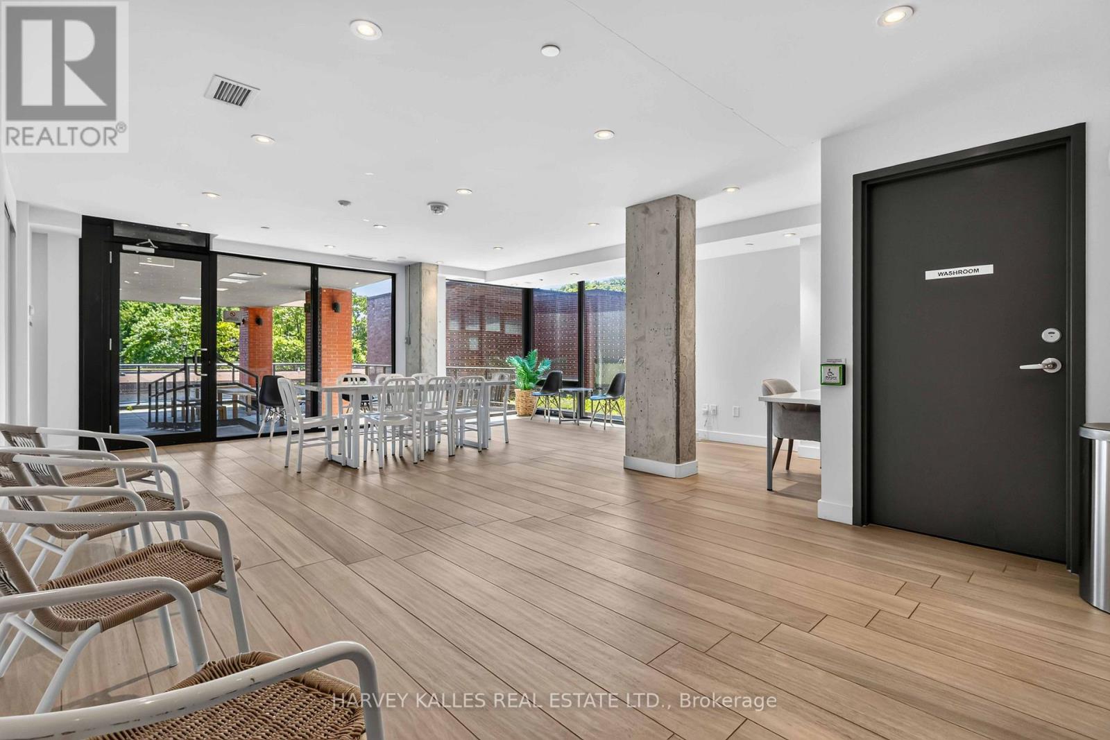 325 - 246 LOGAN AVENUE