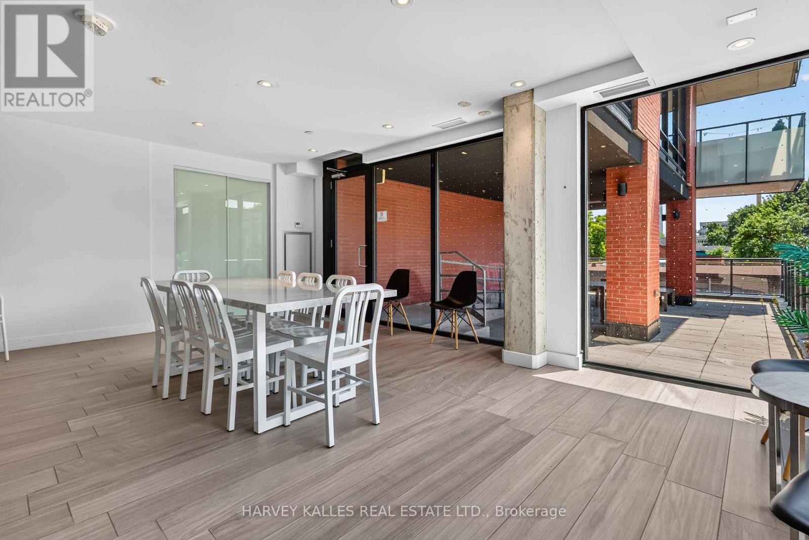 325 - 246 LOGAN AVENUE