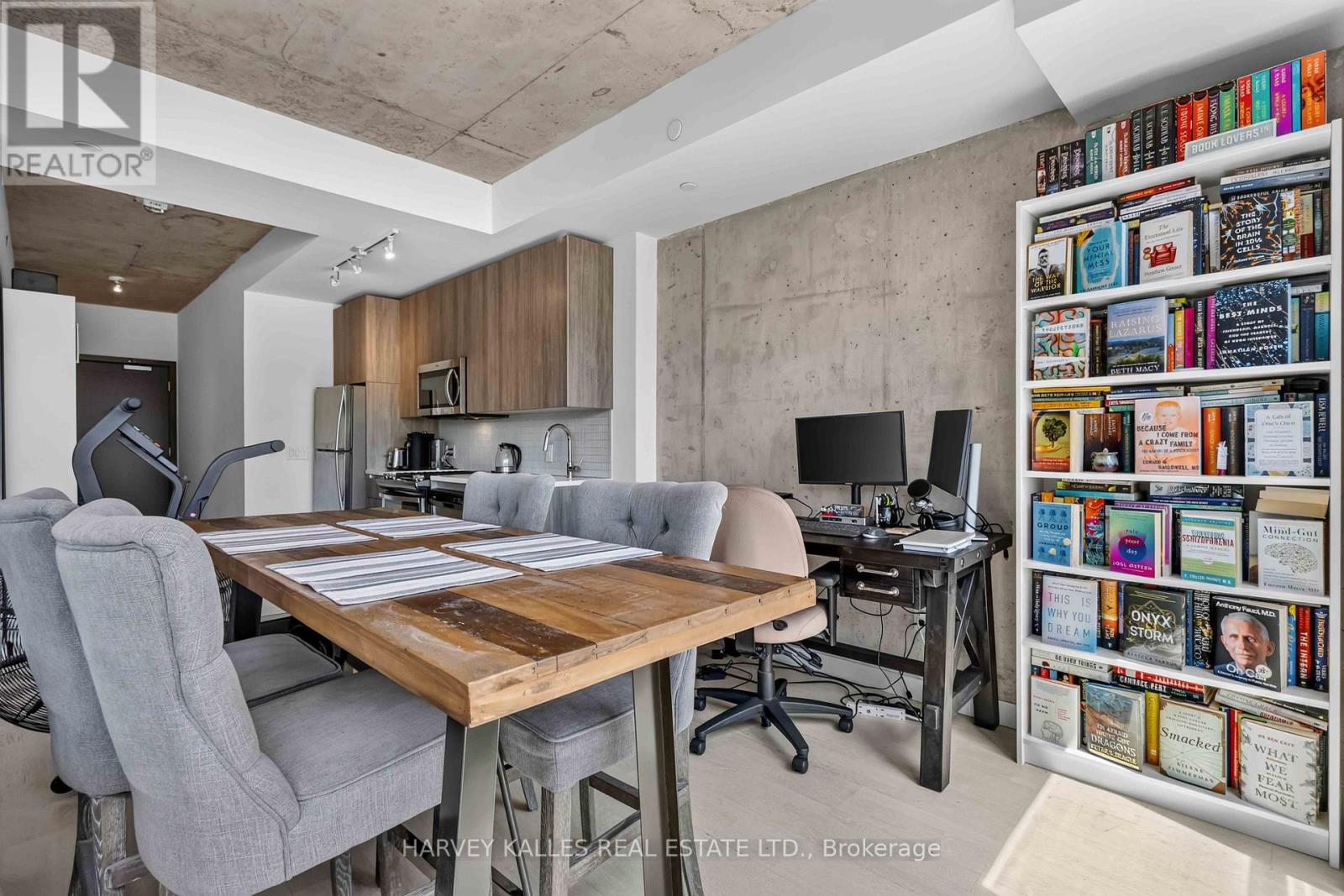 325 - 246 LOGAN AVENUE