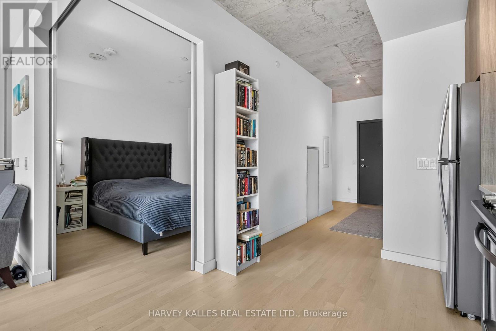 325 - 246 LOGAN AVENUE