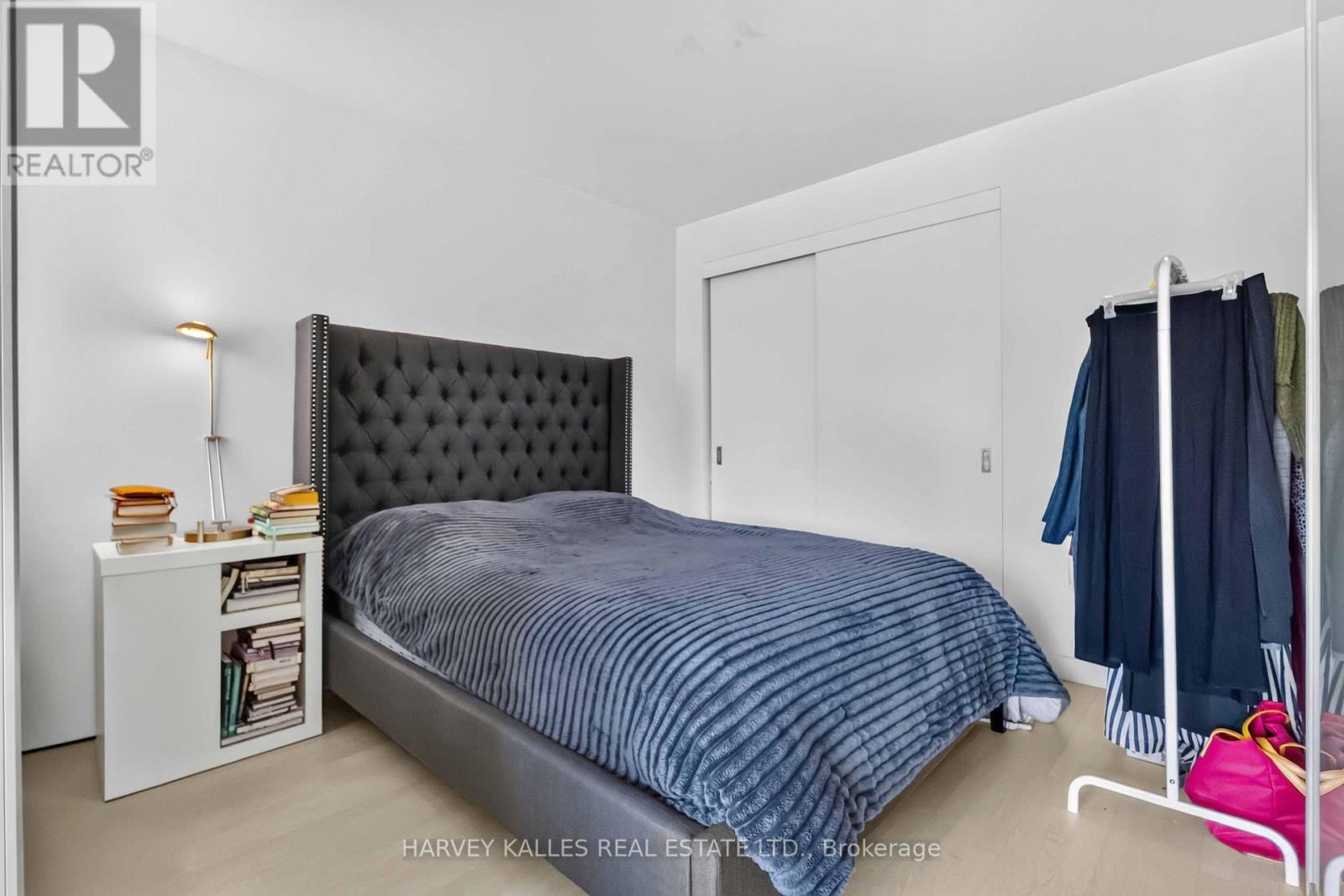 325 - 246 LOGAN AVENUE