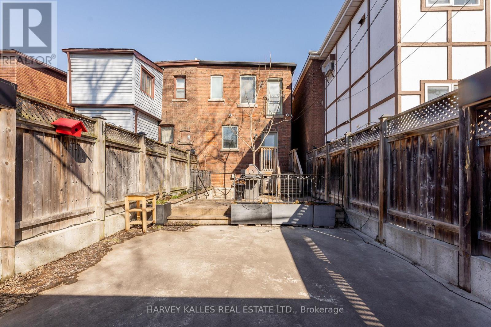 1107 GERRARD STREET E