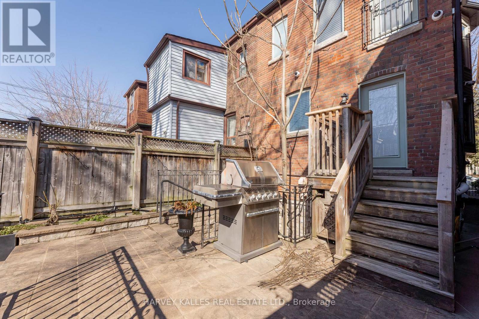 1107 GERRARD STREET E